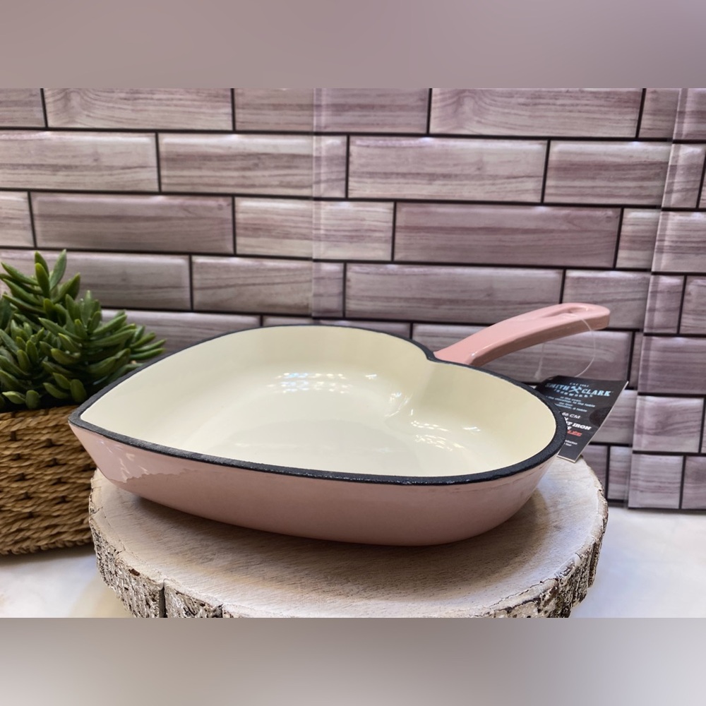 Smith Clark ❤️shiny skillet enameled cast iron 9” Pink NWT